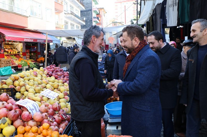 ak-parti-genel-merkez-teskilat-baskan-yardimcisi-ve-rize-milletvekili-muhammed-avci,-rize-merkezdeki-pazar-yeri-esnafini-ziyaret-ederek--pazarcilarla-sohbet-etti-(5).jpg