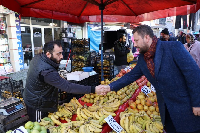 ak-parti-genel-merkez-teskilat-baskan-yardimcisi-ve-rize-milletvekili-muhammed-avci,-rize-merkezdeki-pazar-yeri-esnafini-ziyaret-ederek--pazarcilarla-sohbet-etti-(7).jpg