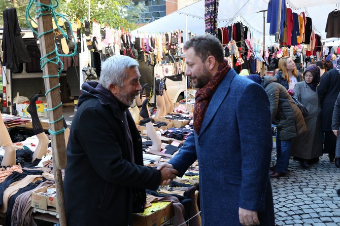 ak-parti-genel-merkez-teskilat-baskan-yardimcisi-ve-rize-milletvekili-muhammed-avci,-rize-merkezdeki-pazar-yeri-esnafini-ziyaret-ederek--pazarcilarla-sohbet-etti-(9).jpg