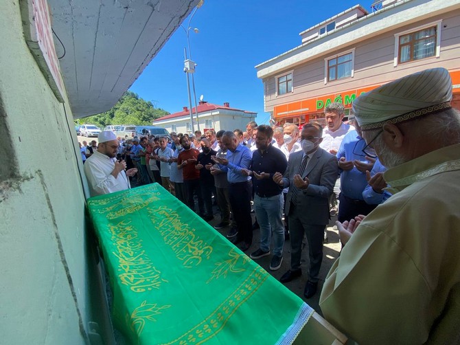 ak-parti-genel-merkez-teskilat-baskan-yardimcisi-ve-rize-milletvekili-muhammed-avcinin-hayatini-kaybeden-amcasi-haydar-avci-rizede-son-yolculuguna-ugurlandi-22.jpg
