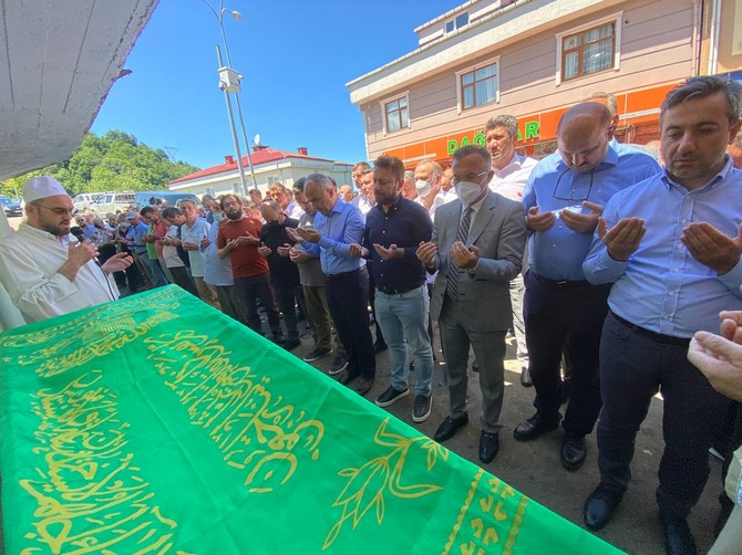 ak-parti-genel-merkez-teskilat-baskan-yardimcisi-ve-rize-milletvekili-muhammed-avcinin-hayatini-kaybeden-amcasi-haydar-avci-rizede-son-yolculuguna-ugurlandi-25.jpg