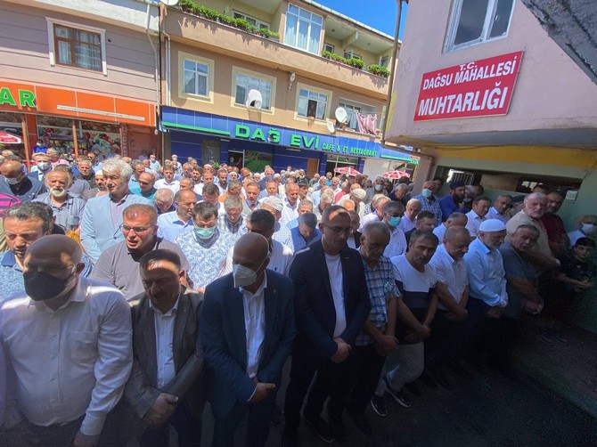 ak-parti-genel-merkez-teskilat-baskan-yardimcisi-ve-rize-milletvekili-muhammed-avcinin-hayatini-kaybeden-amcasi-haydar-avci-rizede-son-yolculuguna-ugurlandi-31.jpg