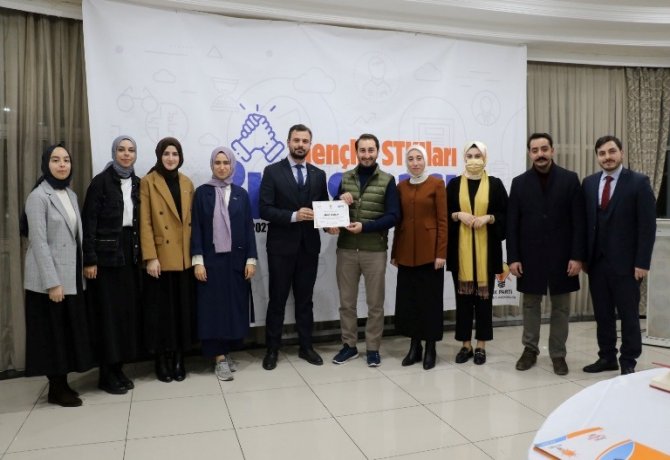 ak-parti-genel-merkezi-tarafindan-7-pilot-ilde-yurutulen-genclik-stklari-bulusmalarinin-6-si-rizede-duzenlendi-1.jpeg