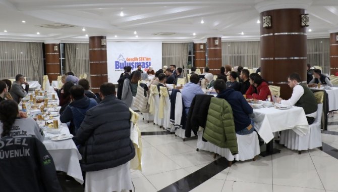 ak-parti-genel-merkezi-tarafindan-7-pilot-ilde-yurutulen-genclik-stklari-bulusmalarinin-6-si-rizede-duzenlendi-9.jpeg