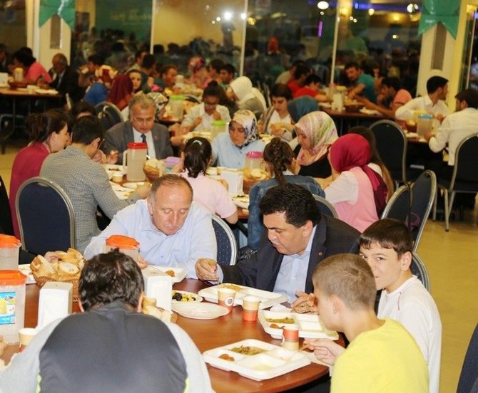 ak-parti-genel-merkezi-yerel-yonetimler-baskanligi-tarafindan-duzenlenen-geleneksel-kardeslik-iftar-yemegi-rize-belediyesinin-ev-sahipliginde-gerceklestirildi-(5).jpg