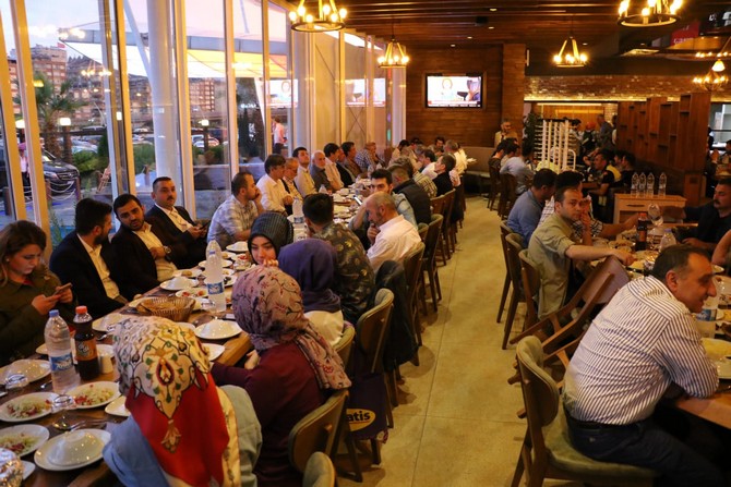 ak-parti-iftar-bulusmasi-(3).jpg