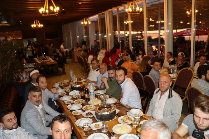 ak-parti-iftar-bulusmasi-(6).jpg