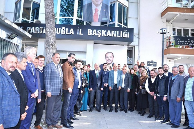 ak-parti-mugla-il-baskani-kadem-mete-il-baskanligindan-istifa-ederek-gorevini-birakarak-milletvekili-aday-adayligini-acikladi-4.jpg