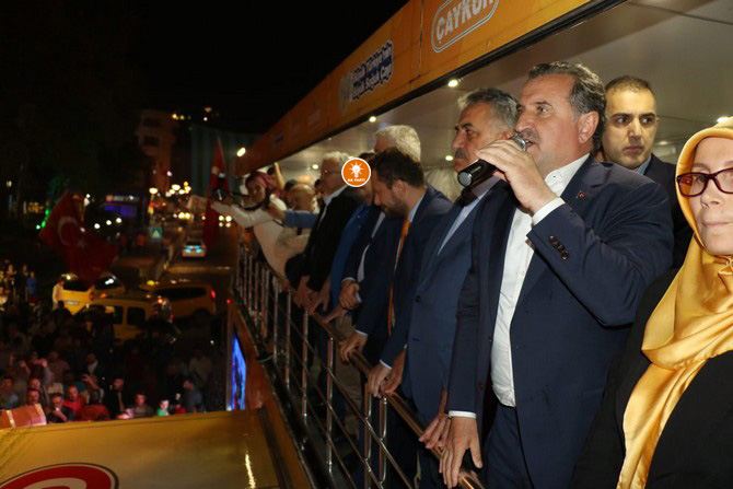 ak-parti-rize’de-3-0,-vatandaslardan-buyuk-kutlama-(5).jpg