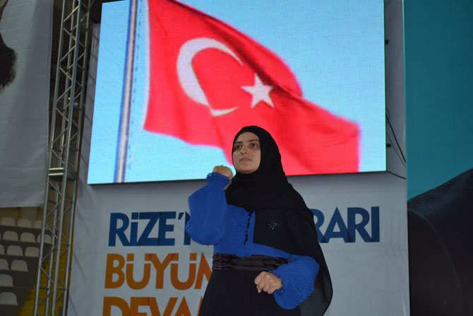 ak-parti-rize’de-bir-ilk-konusmalar-isaret-diline-cevrildi-5.jpg