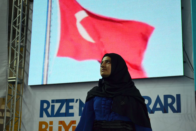 ak-parti-rize’de-bir-ilk-konusmalar-isaret-diline-cevrildi-6.jpg