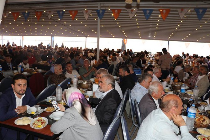 ak-parti-rize’den-teskilata-iftar-yemegi-(4)-001.jpg