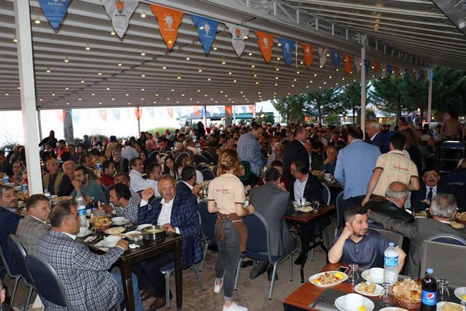ak-parti-rize’den-teskilata-iftar-yemegi-(7)-001.jpg