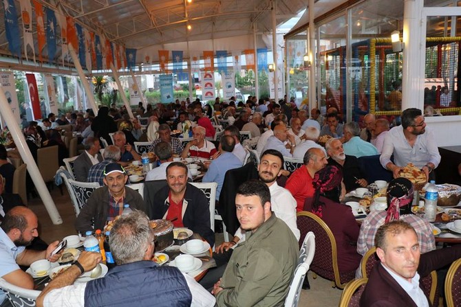 ak-parti-rize’den-teskilata-iftar-yemegi-(9)-001.jpg