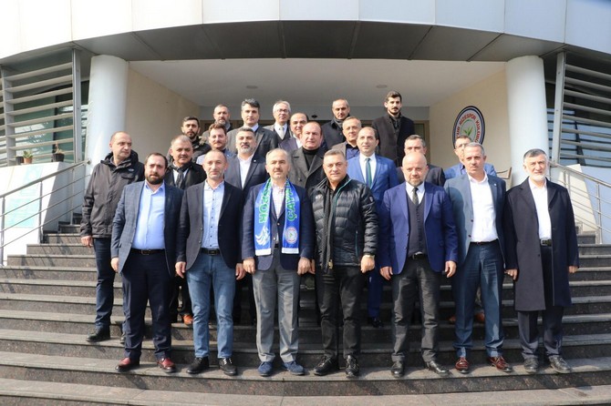 ak-parti-rize-belediye-baskan-adayi-rahmi-metin,-caykur-rizespor-kulubu’nu-ziyaret-ederek-baskan-hasan-kartal-ve-yonetim-kurulu-uyeleriyle-bir-araya-geldi-(4).jpg