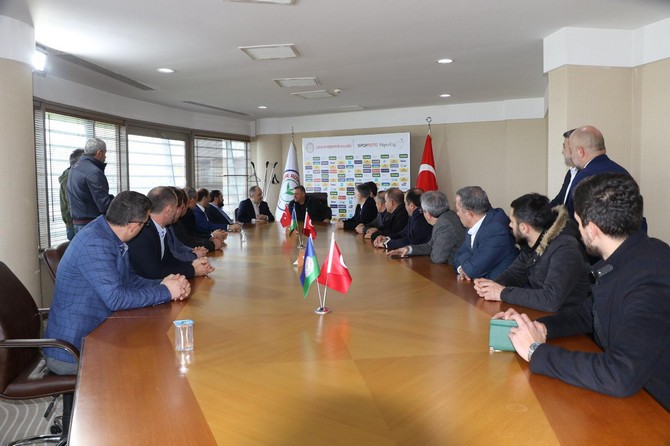 ak-parti-rize-belediye-baskan-adayi-rahmi-metin,-caykur-rizespor-kulubu’nu-ziyaret-ederek-baskan-hasan-kartal-ve-yonetim-kurulu-uyeleriyle-bir-araya-geldi-(6).jpg