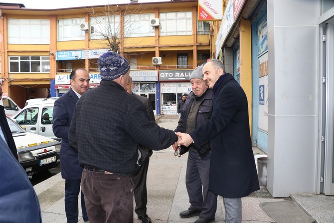 ak-parti-rize-belediye-baskan-adayi-rahmi-metin,-esnafla-ic-ice-(3).jpg