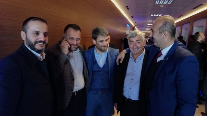 ak-parti-rize-belediye-baskan-adayi-rahmi-metine-coskulu-karsilama-(11).jpg