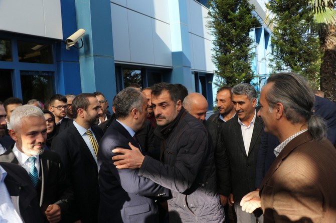 ak-parti-rize-belediye-baskan-adayi-rahmi-metine-coskulu-karsilama-(5)-001.jpg