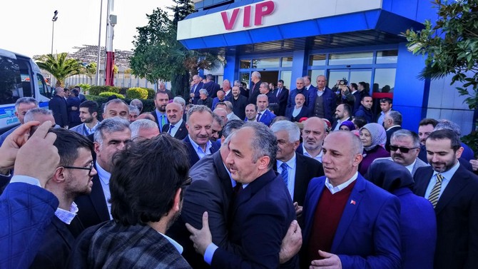 ak-parti-rize-belediye-baskan-adayi-rahmi-metine-coskulu-karsilama-(6).jpg