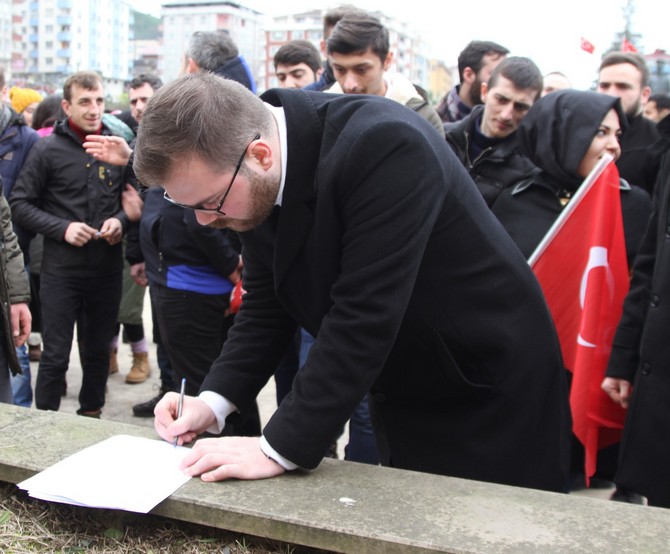 ak-parti-rize-genclik-kollari-baskanligi-gonullu-asker-olmak-icin-imza-kampanyasi-baslatti-(12).jpg