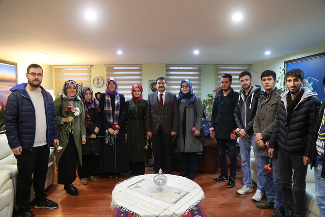 ak-parti-rize-genclik-kollari-baskanligi-universiteler-birimi-uyesi-bir-grup-ogrenci,-rize-il-emniyet-muduru-sadettin-aksoyu-makaminda-ziyaret-etti-(1).jpg