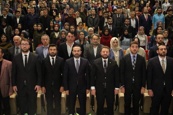 ak-parti-rize-genclik-kollari-teskilatinin-duzenledigi-il-genclik-kollari-danisma-meclisi-toplantisi-ismail-kahraman-kultur-merkezinde-buyuk-bir-coskuyla-gerceklesti-(1).jpg