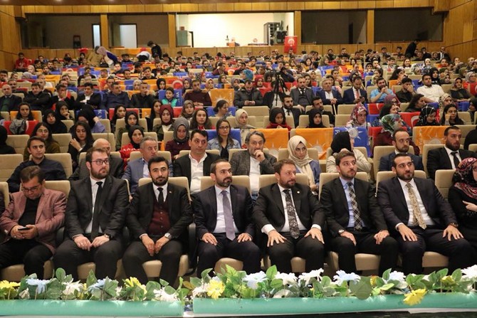 ak-parti-rize-genclik-kollari-teskilatinin-duzenledigi-il-genclik-kollari-danisma-meclisi-toplantisi-ismail-kahraman-kultur-merkezinde-buyuk-bir-coskuyla-gerceklesti-(11).jpg