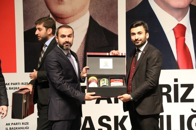 ak-parti-rize-genclik-kollari-teskilatinin-duzenledigi-il-genclik-kollari-danisma-meclisi-toplantisi-ismail-kahraman-kultur-merkezinde-buyuk-bir-coskuyla-gerceklesti-(15).jpg