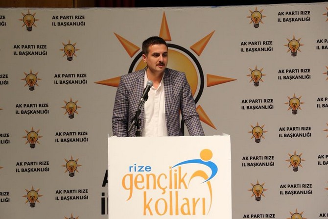 ak-parti-rize-genclik-kollari-teskilatinin-duzenledigi-il-genclik-kollari-danisma-meclisi-toplantisi-ismail-kahraman-kultur-merkezinde-buyuk-bir-coskuyla-gerceklesti-(8).jpg