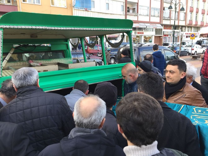 ak-parti-rize-il-baskan-yardimcisi-ve-artvinliler-dernegi-onursal-baskani-mehmet-sehitoglunun-babasinin-cenazesi-(2).jpg