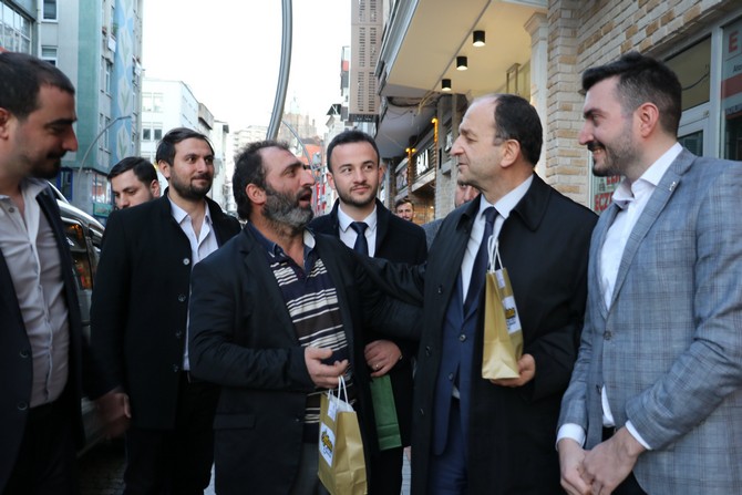 ak-parti-rize-il-baskani-hikmet-ayar-il-genclik-kollariyla-birlikte-iftara-yetisemeyen-vatandaslara-iftarlik-dagitiminda-bulundu-6.jpg
