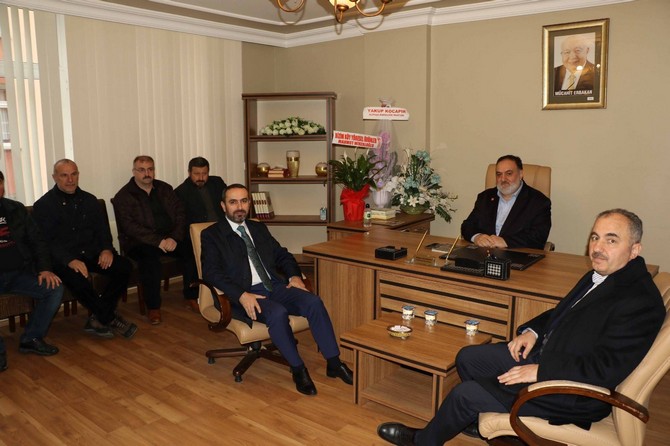 ak-parti-rize-il-baskani-ishak-alim,-beraberindeki-heyetle-birlikte-yeniden-refah-partisi-rize-il-baskanligina-hayirli-olsun-ziyaretinde-bulundu-(4).jpg