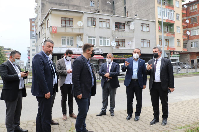 ak-parti-rize-il-baskani-ishak-alim-guney-cevre-yolu-menderes-bulvari-ve-muftu-mahallesi-kavsagiyla-ilgili-alanda-incelemelerde-bulundu-1.jpg