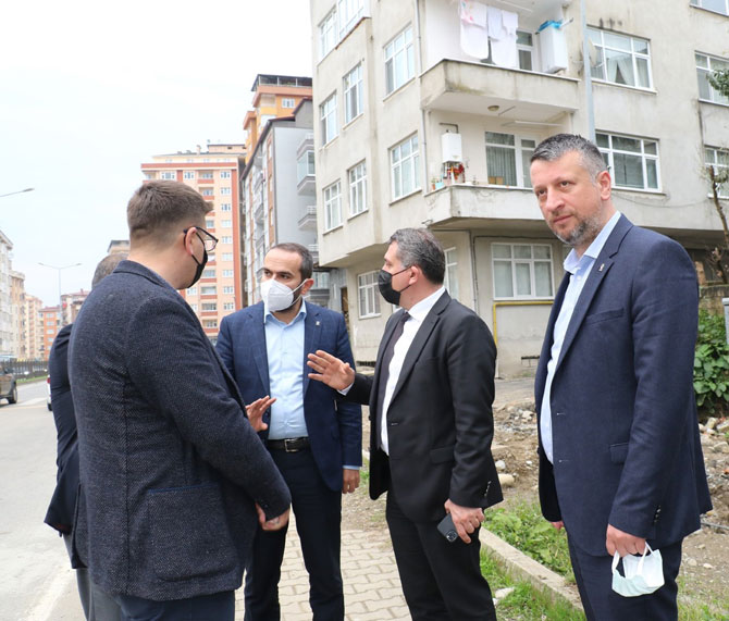 ak-parti-rize-il-baskani-ishak-alim-guney-cevre-yolu-menderes-bulvari-ve-muftu-mahallesi-kavsagiyla-ilgili-alanda-incelemelerde-bulundu-2.jpg