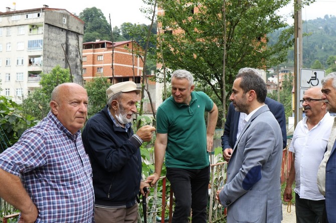 ak-parti-rize-il-baskani-ishak-alim-merkez-ilce-baskani-burak-ak-ile-birlikte-muradiye-beldesi-ile-komurculer-koyunu-ziyaret-etti-5.jpg