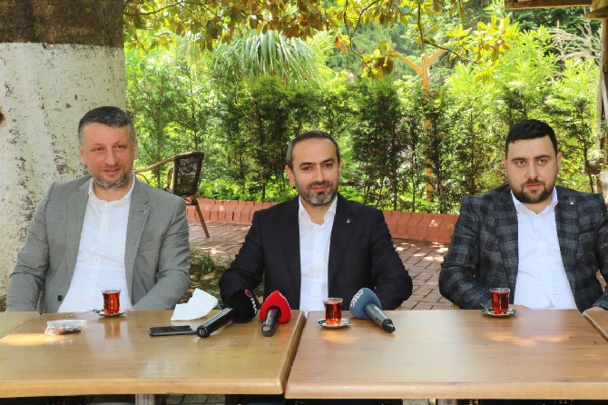 ak-parti-rize-il-baskani-ishak-alim-rizedeki-basin-mensuplariyla-bir-araya-gelerek-rize-gundemine-dair-sorulari-cevapladi-1.jpg