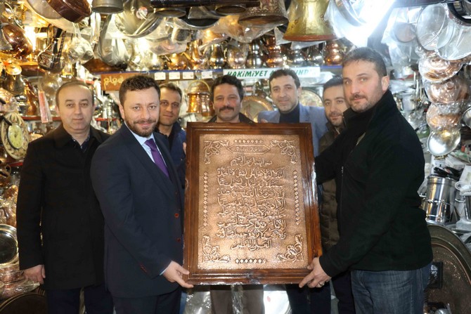 ak-parti-rize-il-baskani-muhammed-avci,-rize-merkezdeki-bakircilar-sokaginda-esnaf-ziyareti-yapti-(8).jpg