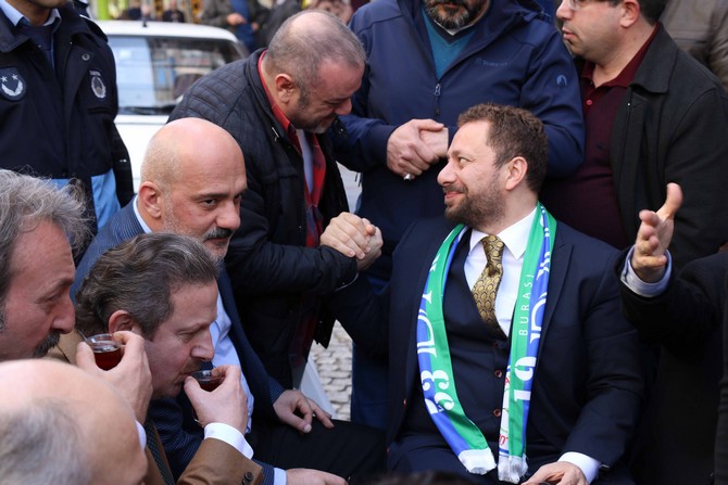 ak-parti-rize-il-baskani-muhammed-avci-cumhuriyet-caddesindeki-esnaflarla-bir-araya-gelerek-hem-sorunlari-dinledi-hem-de-sohbet-etti-(2).jpg