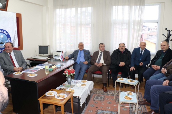 ak-parti-rize-il-baskani-muhammed-avci-ve-yonetim-kurulu-uyeleri,-memur-sen-ve-kamu-sen-rize-subelerini-ziyaret-etti-(4).jpg