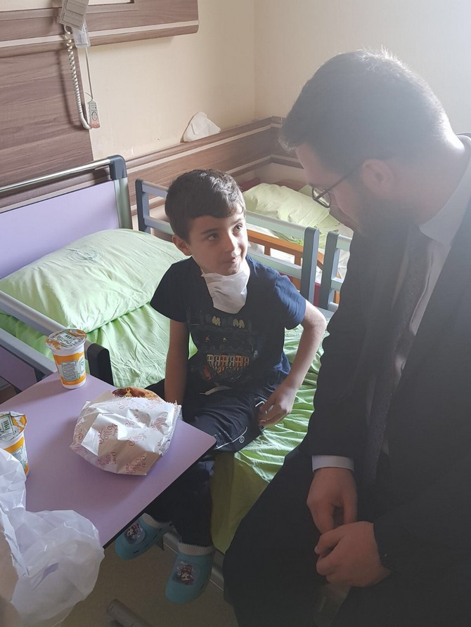ak-parti-rize-il-genclik-kollari’ndan-cocuk-hastalara-ziyaret-(2).jpg