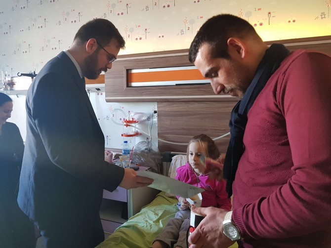 ak-parti-rize-il-genclik-kollari’ndan-cocuk-hastalara-ziyaret-(4).jpg