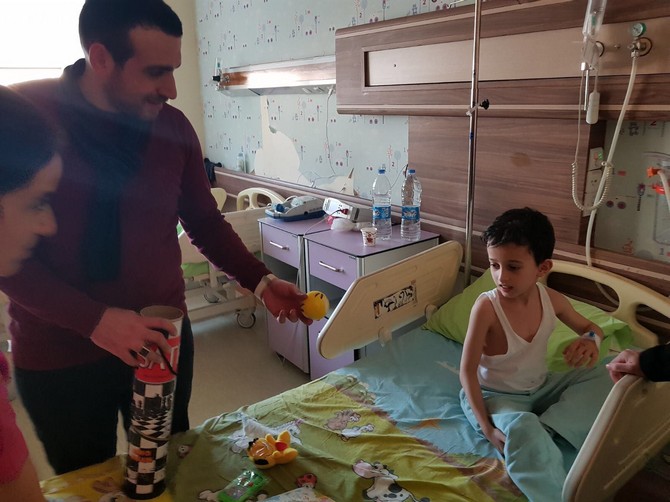 ak-parti-rize-il-genclik-kollari’ndan-cocuk-hastalara-ziyaret-(6).jpg