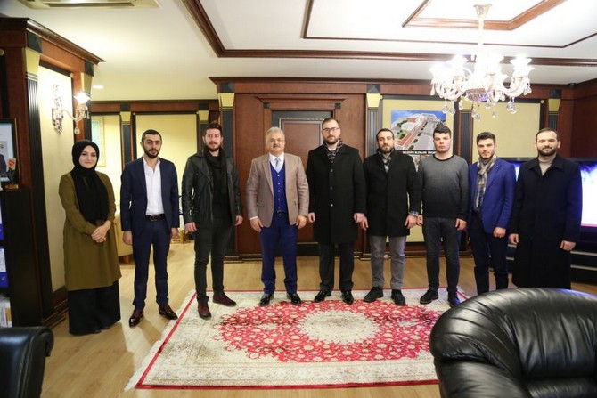 ak-parti-rize-il-genclik-kollari-baskani-kadir-ali-celik-ve-yonetimi-rize-belediye-baskani-prof.-dr.-resat-kasap’i-makaminda-ziyaret-etti-(2).jpg