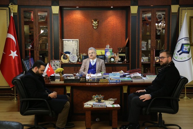ak-parti-rize-il-genclik-kollari-baskani-kadir-ali-celik-ve-yonetimi-rize-belediye-baskani-prof.-dr.-resat-kasap’i-makaminda-ziyaret-etti-(4).jpg