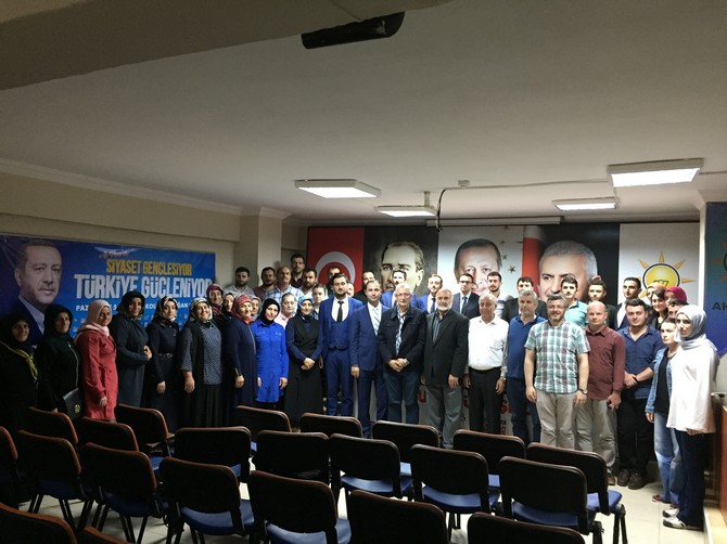 ak-parti-rize-il-genclik-kollari-kongrelere-devam-ediyor-(3).jpg