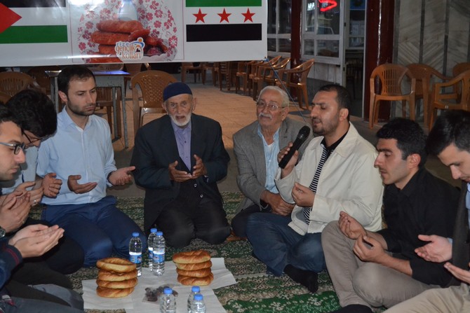 ak-parti-rize-il-genclik-kollarindan-bir-simit-bir-hurma-iftari--(5)-001.jpg