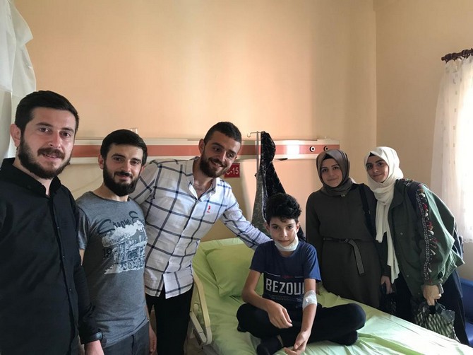 ak-parti-rize-il-genclik-kollarindan-hasta-ziyareti-(2).jpg