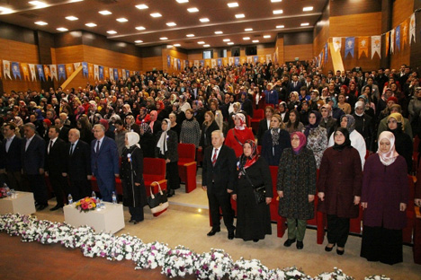 ak-parti-rize-il-kadin-kollari-kongresi-2.20150216010338.jpg