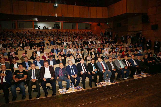 ak-parti-rize-il-teskilati-genisletilmis-82.-danisma-toplantisi-yapildi-(2).jpg
